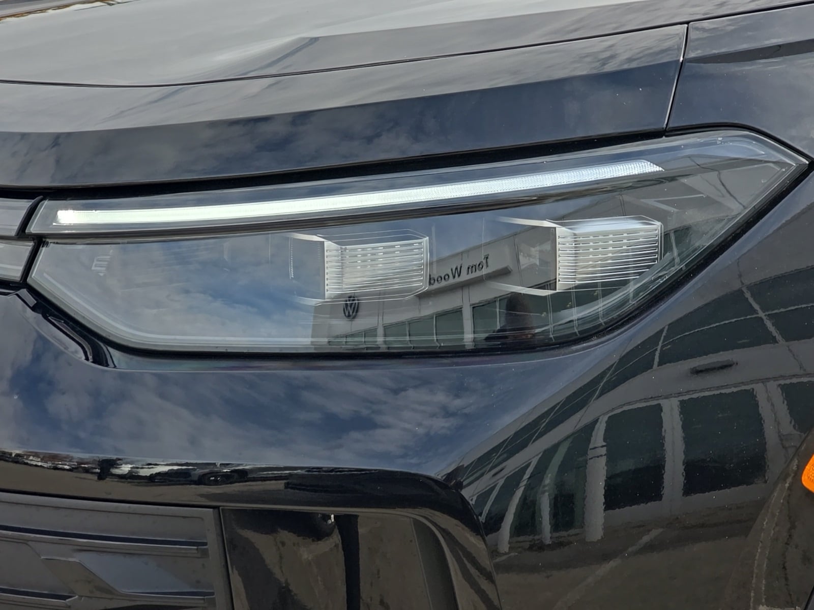 2026 Volkswagen Tiguan SE photo 3