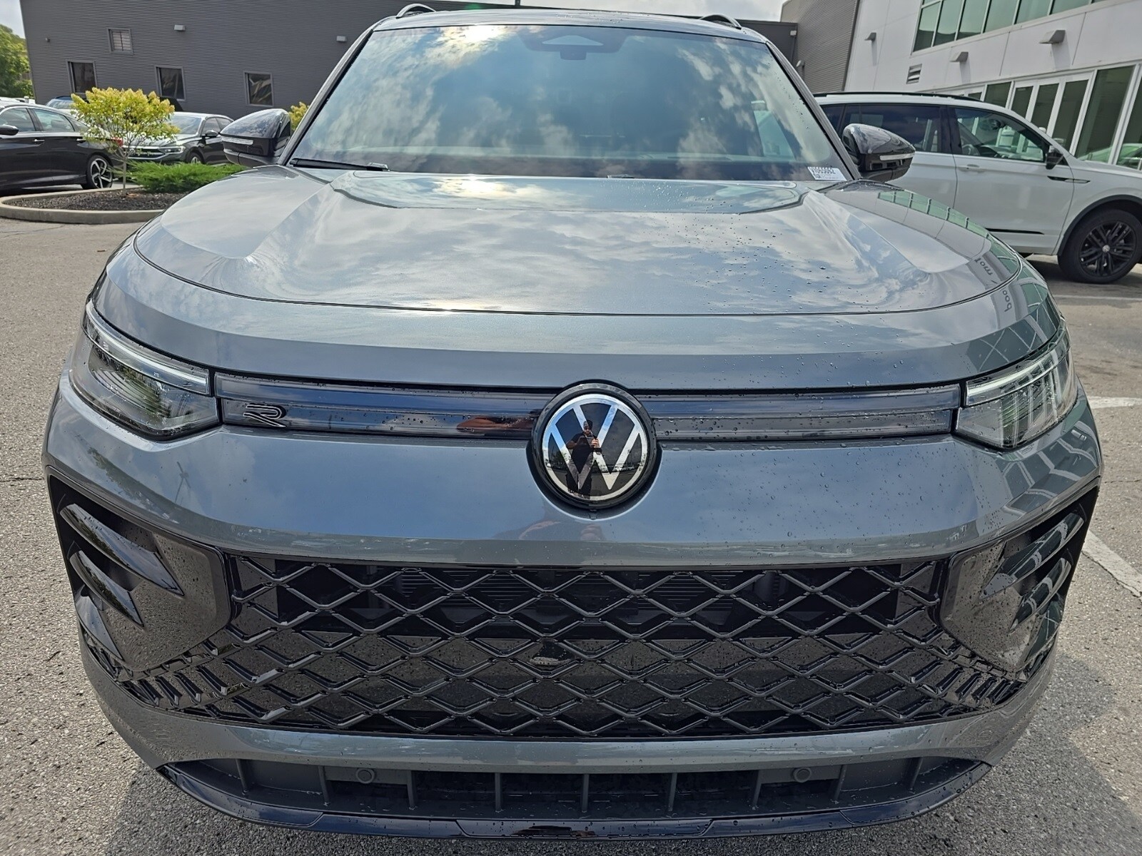 2025 Volkswagen Tiguan SE R-Line Black photo 3