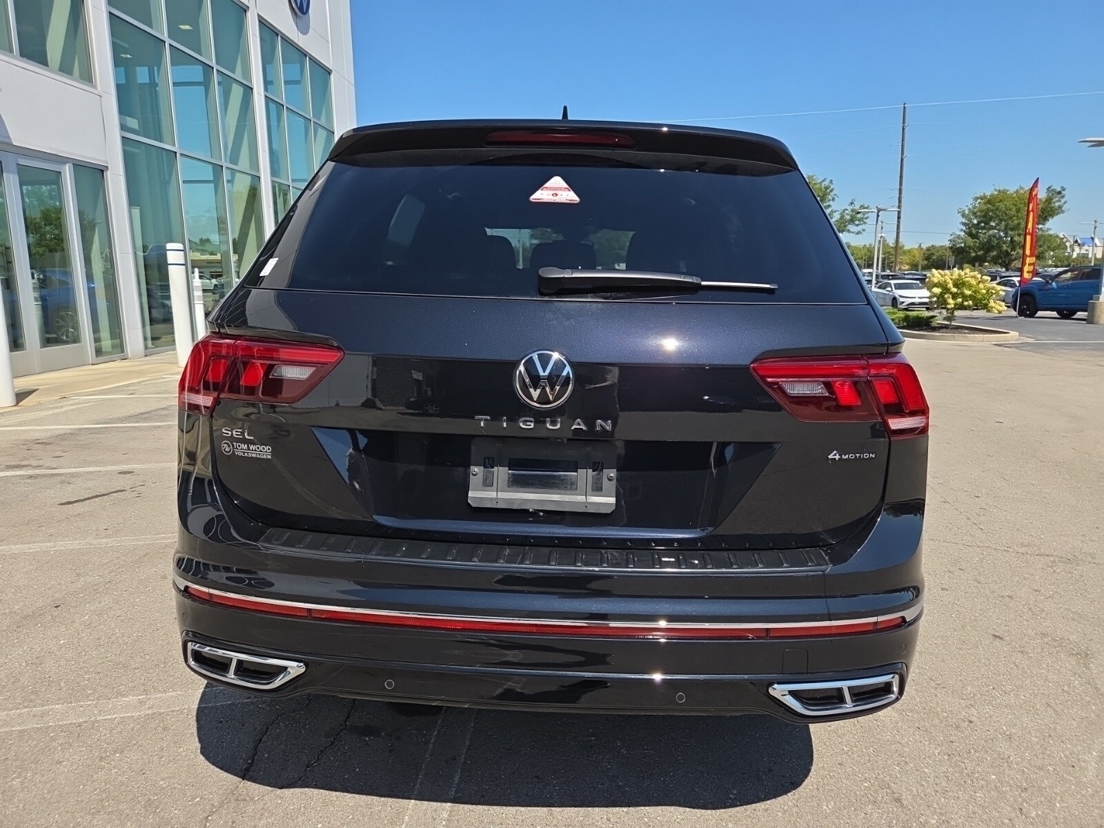 2023 Volkswagen Tiguan SEL R-Line Black photo 4