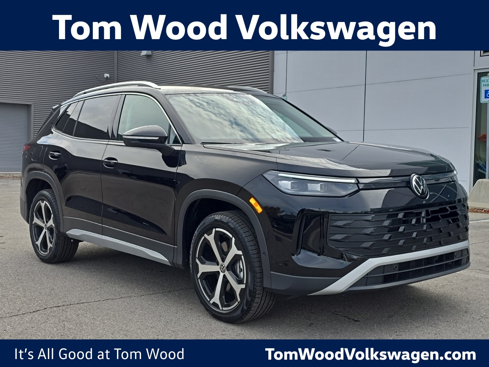 2026 Volkswagen Tiguan SE's photo