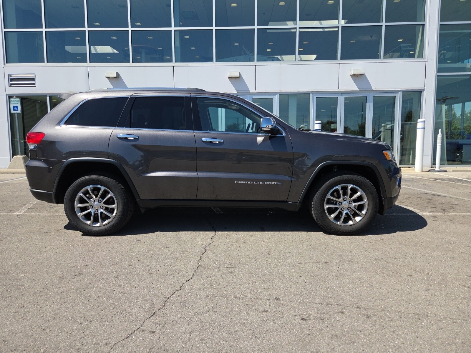 2016 Jeep Grand Cherokee Limited photo 2