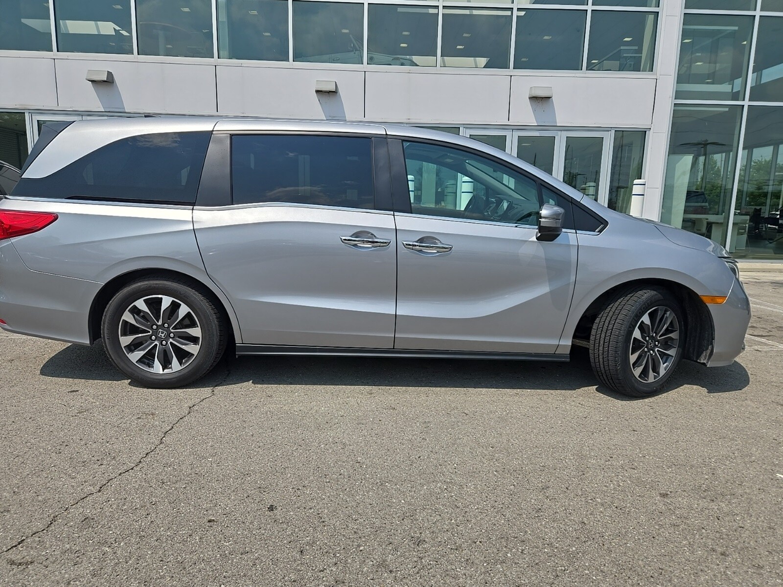 2024 Honda Odyssey EX-L photo 2