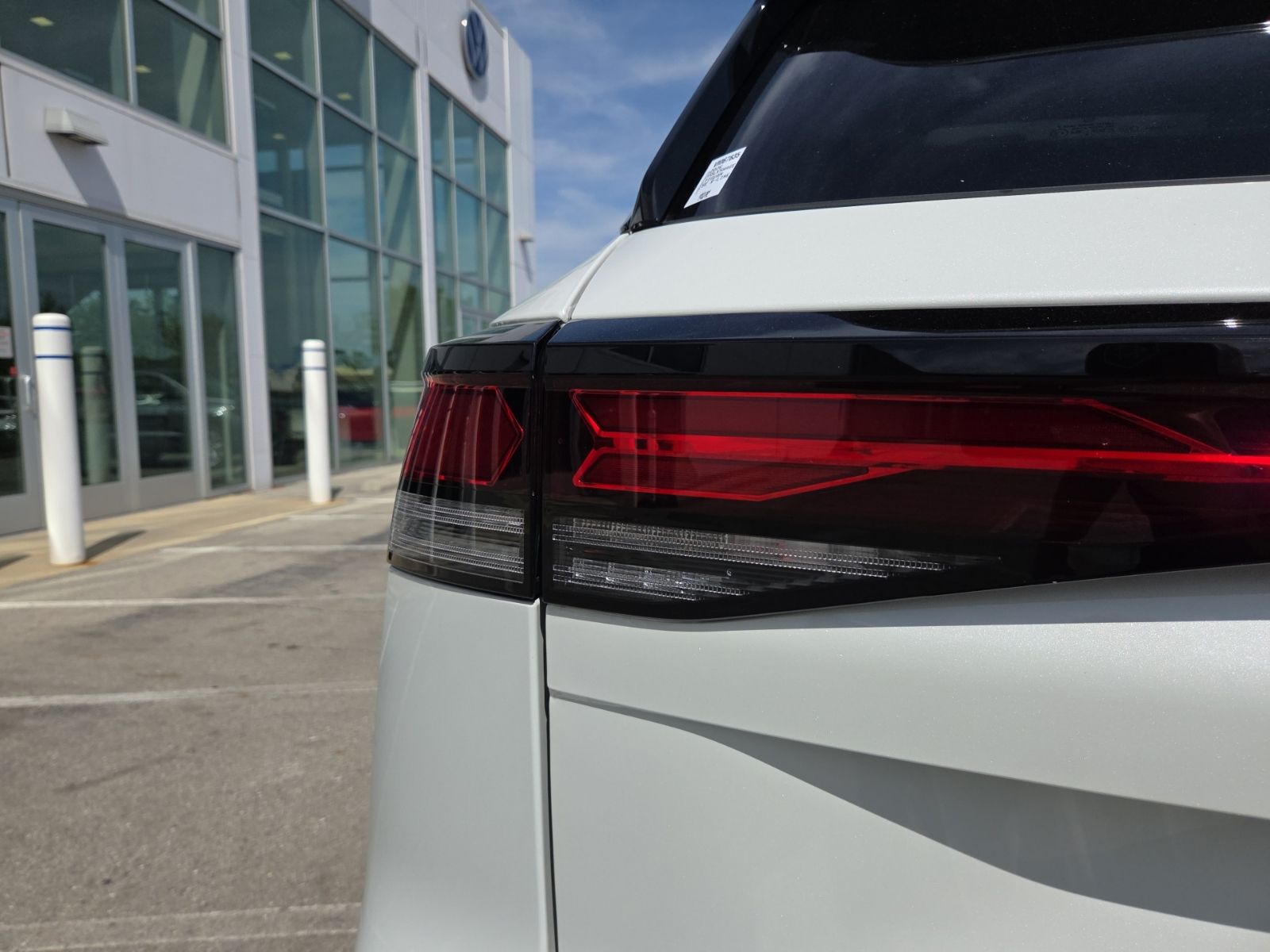 2026 Volkswagen Tiguan SE R-LINE BLACK - Photo 6