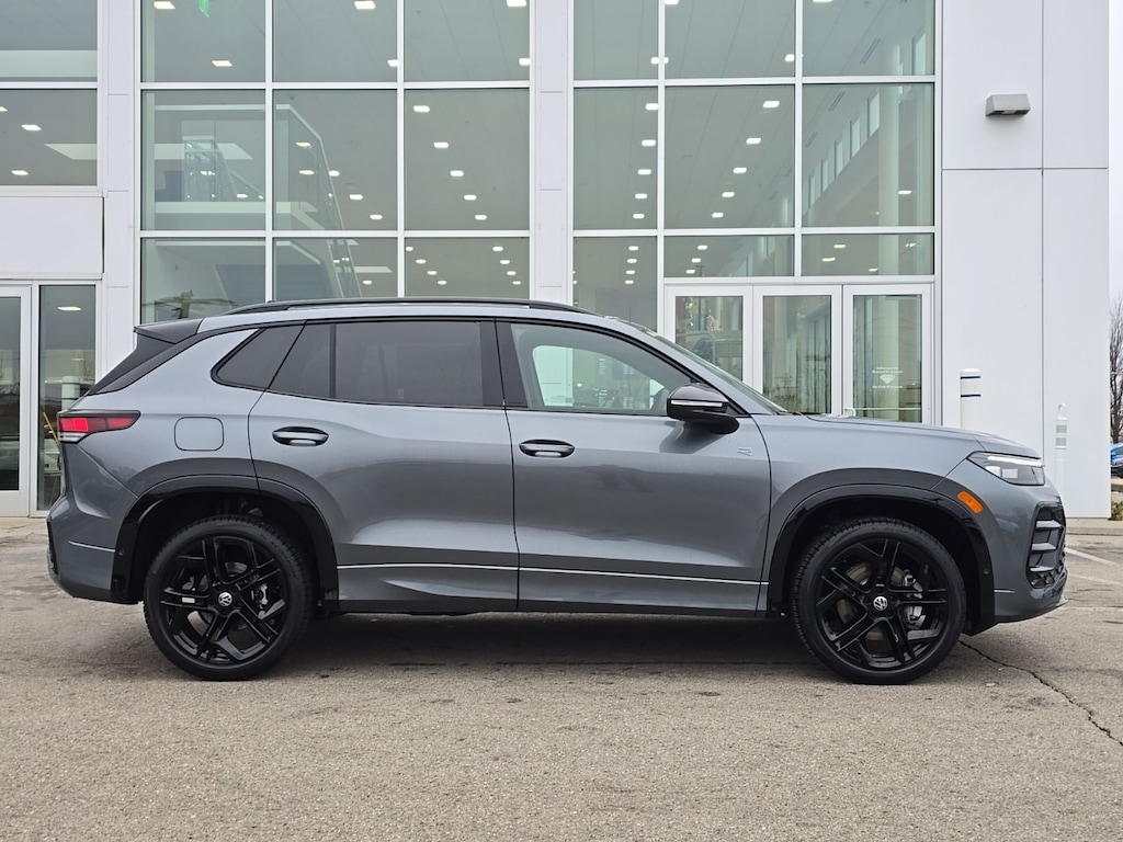 New 2026 Volkswagen Tiguan 2.0T SE R-Line Black SUV