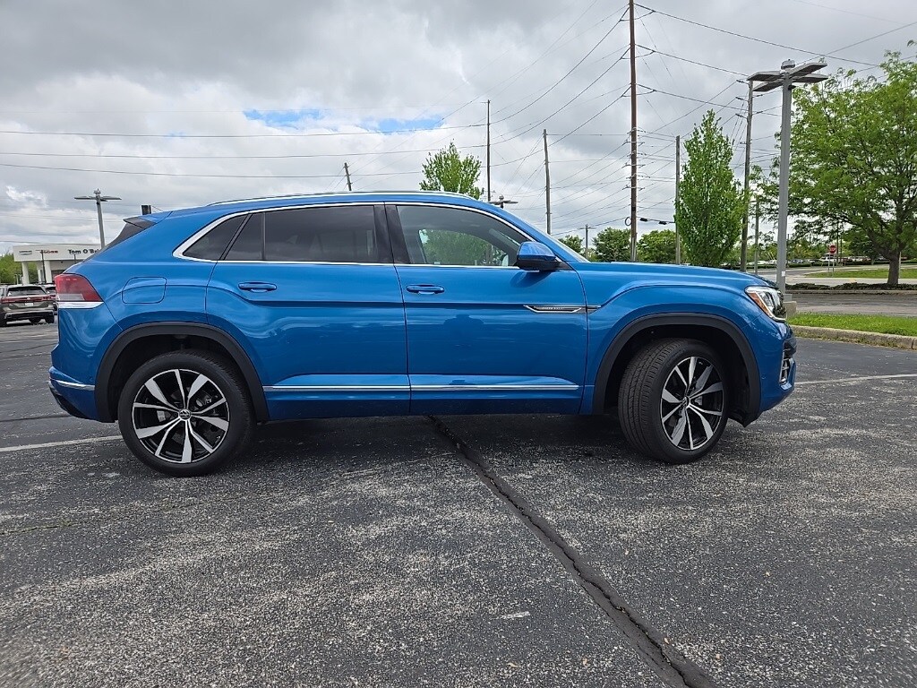 2025 Volkswagen Atlas Cross Sport SEL Premium R-Line photo 3