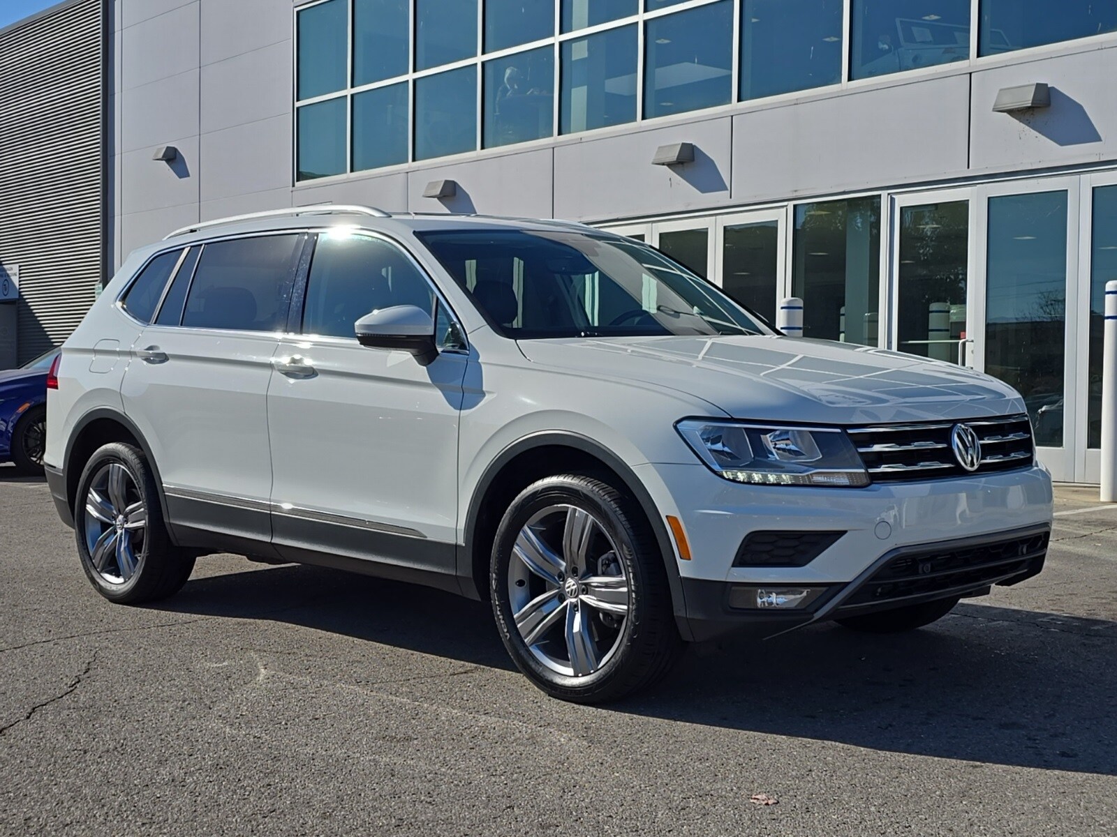 2020 Volkswagen Tiguan SEL photo 3
