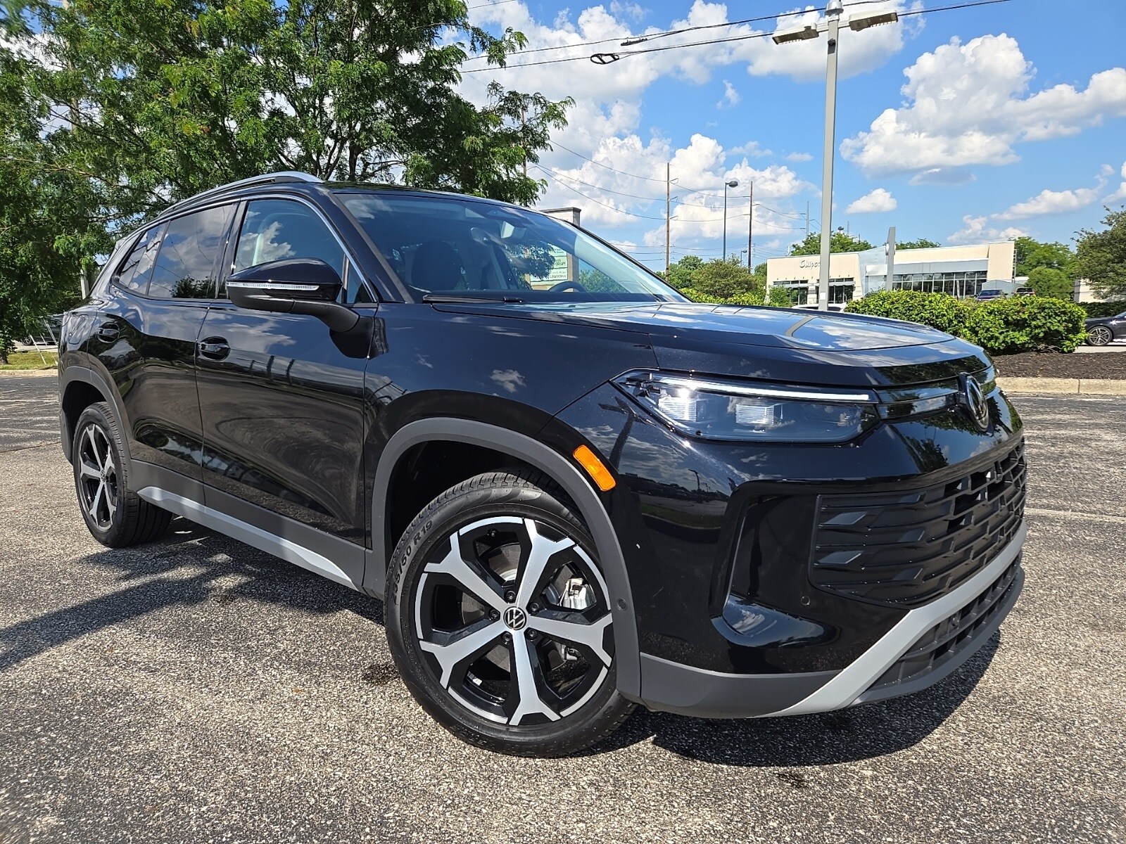 2025 Volkswagen Tiguan SE photo 4