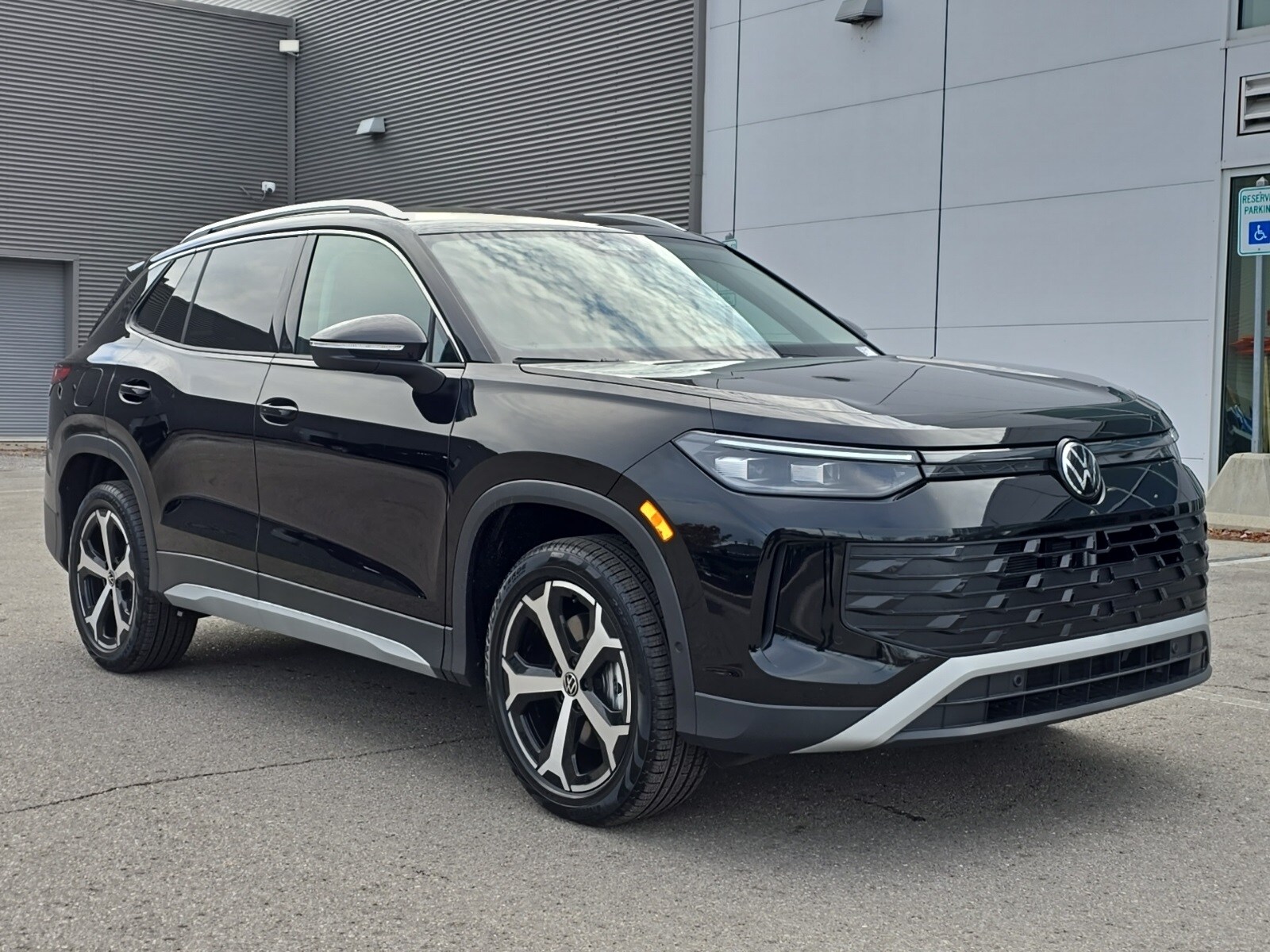 2026 Volkswagen Tiguan SE photo 2