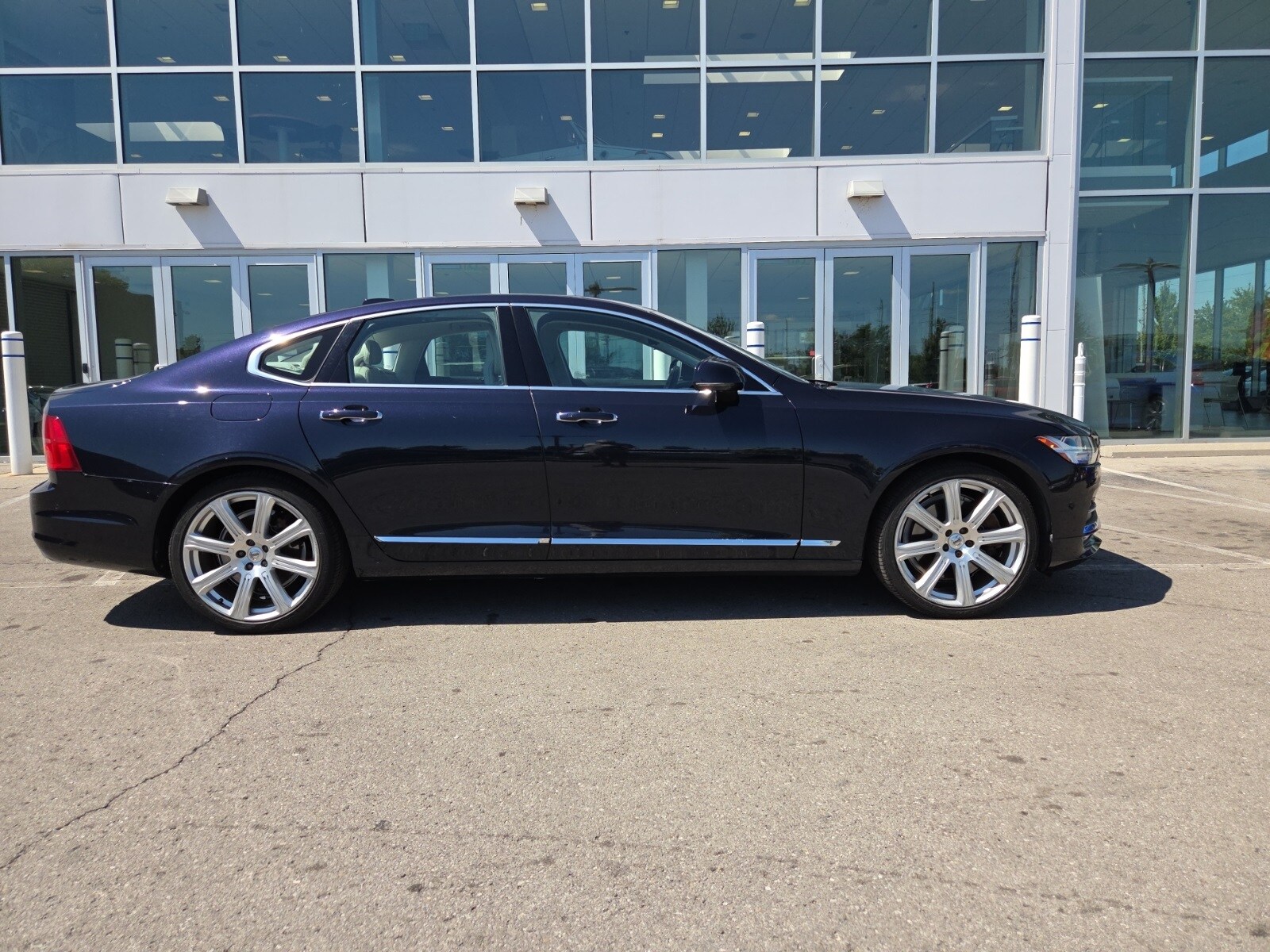 2017 Volvo S90 Inscription photo 2