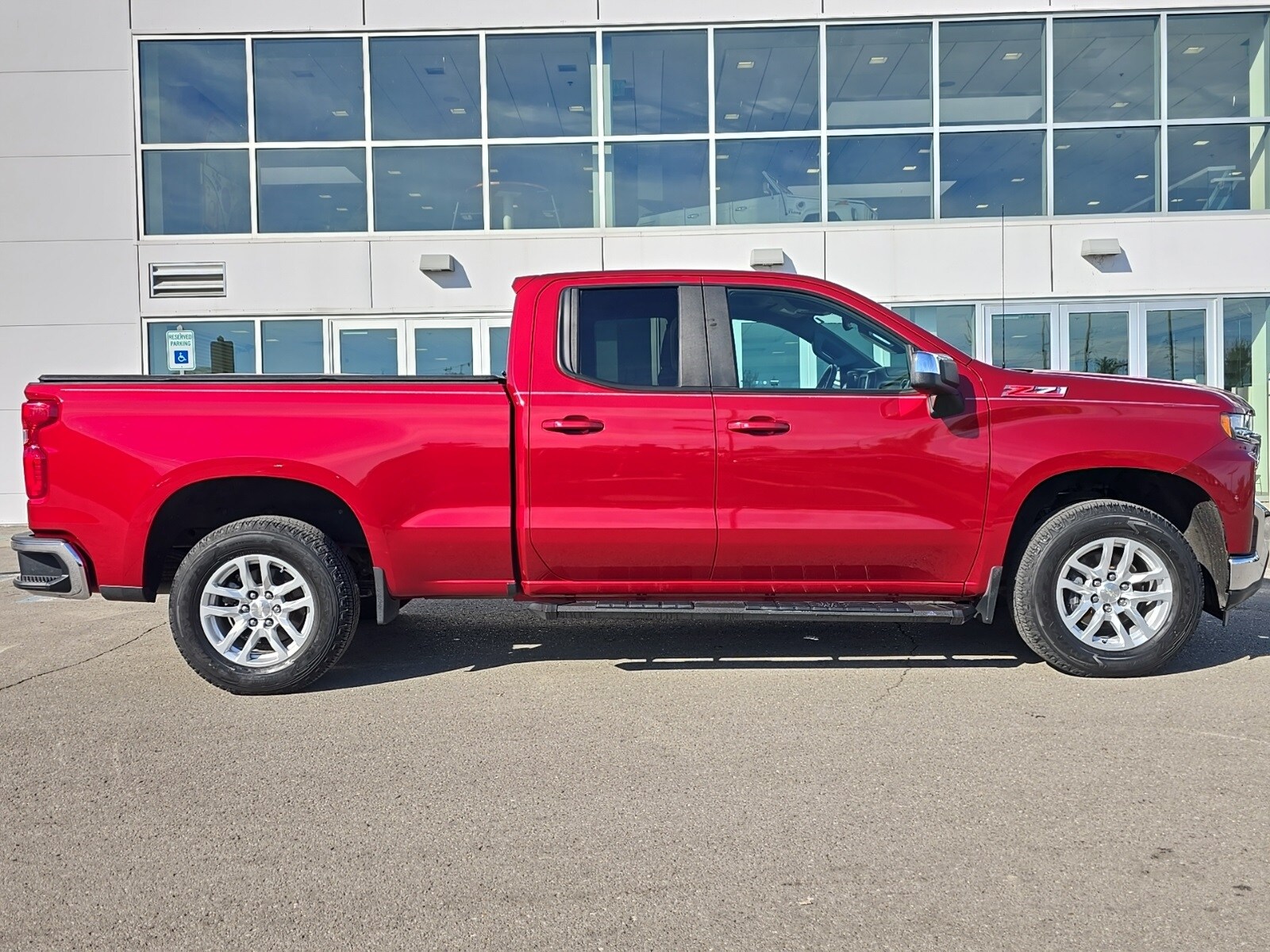 2019 Chevrolet Silverado 1500 LT Z71 photo 2