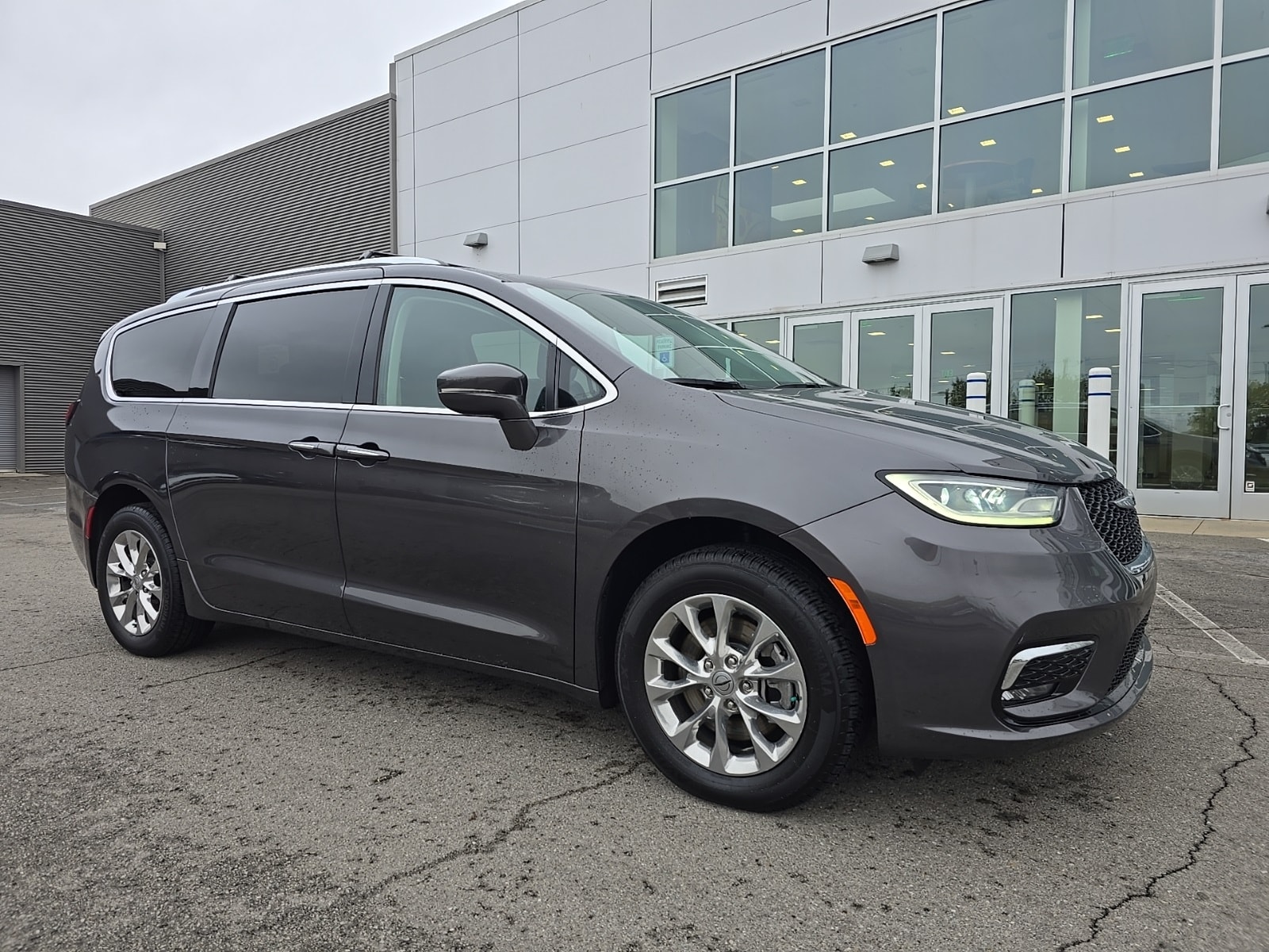 2021 Chrysler Pacifica Touring L photo 3