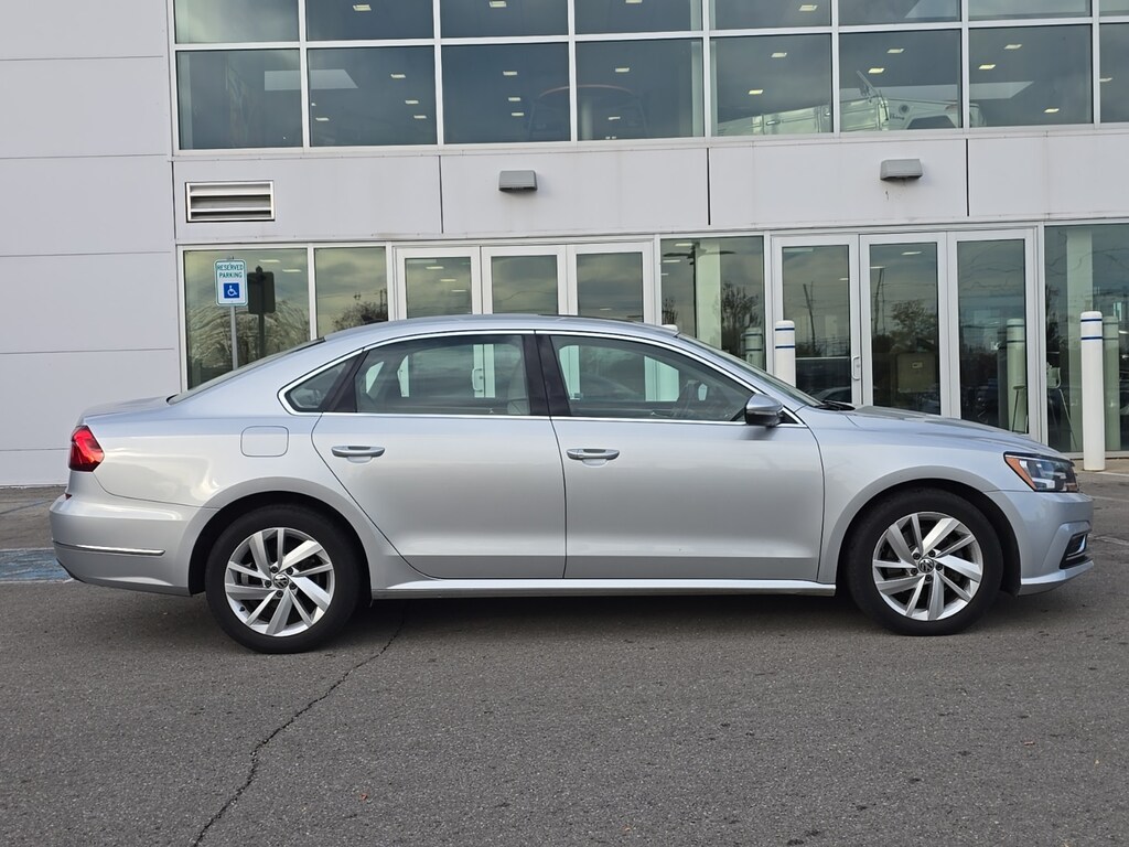 Used 2018 Volkswagen Passat 2.0T SE Sedan