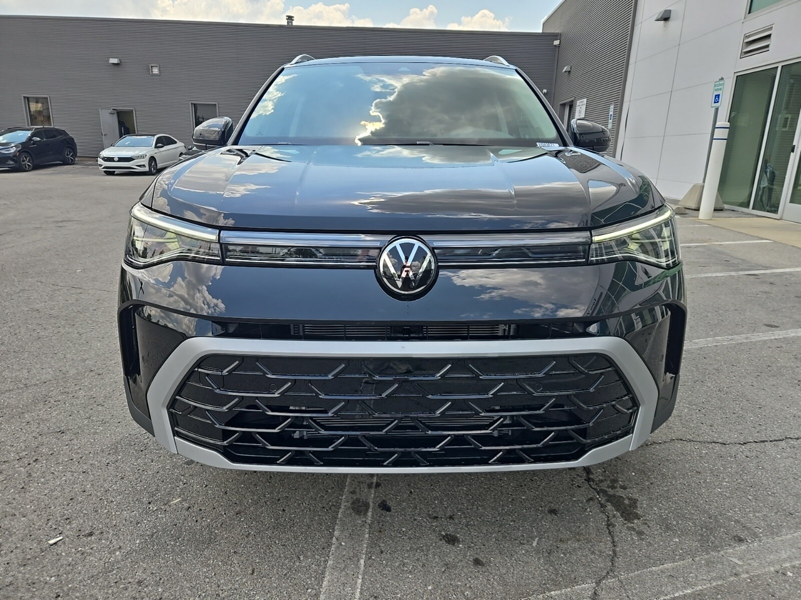 2025 Volkswagen Taos SEL photo 4