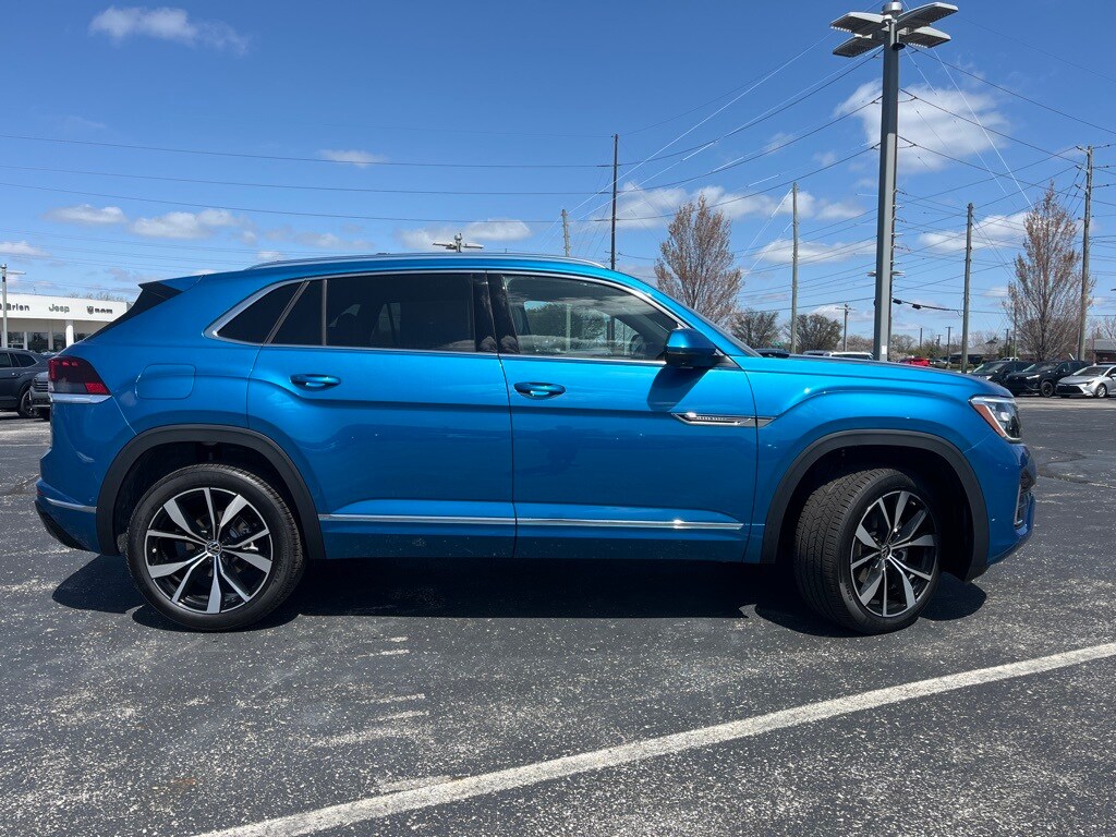 2025 Volkswagen Atlas Cross Sport SEL Premium R-Line photo 2