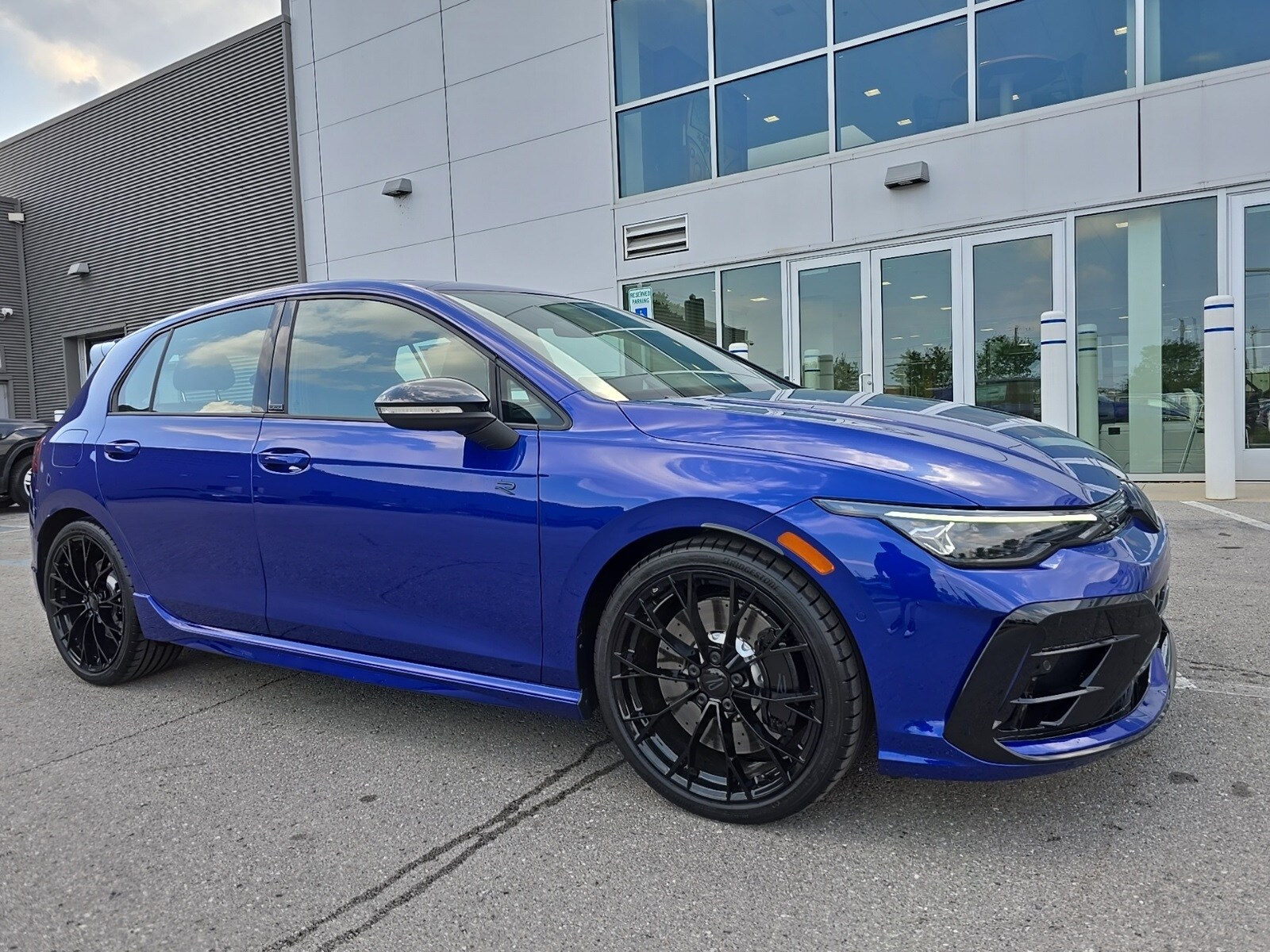 2025 Volkswagen Golf R photo 2
