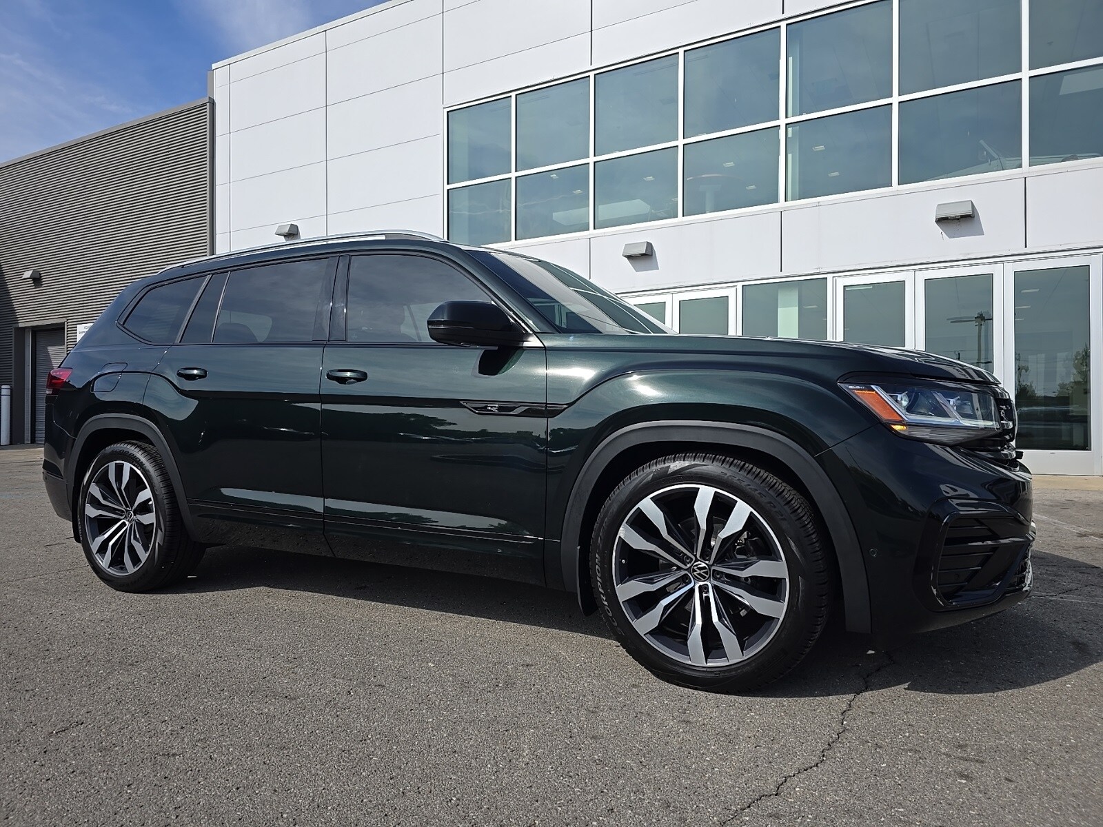 2021 Volkswagen Atlas SEL Premium R-Line photo 2