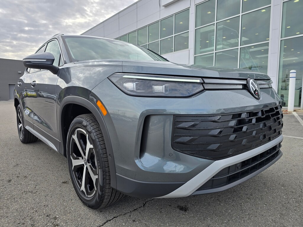 New 2026 Volkswagen Tiguan 2.0T SE SUV