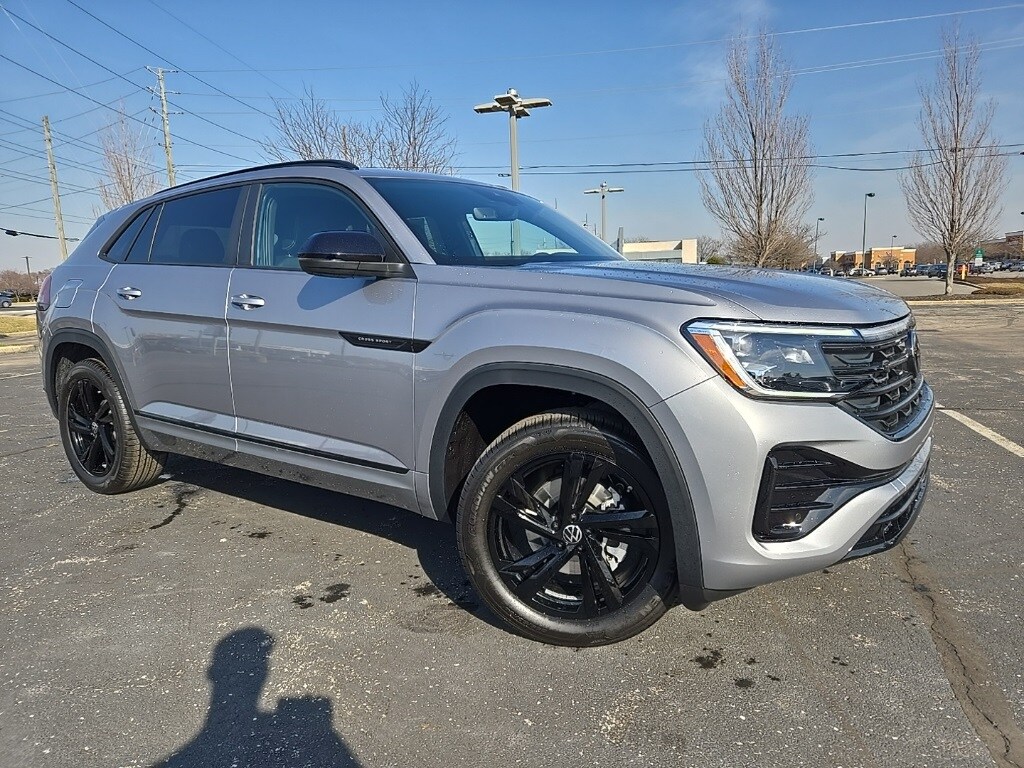 2025 Volkswagen Atlas Cross Sport SEL R-Line photo 4