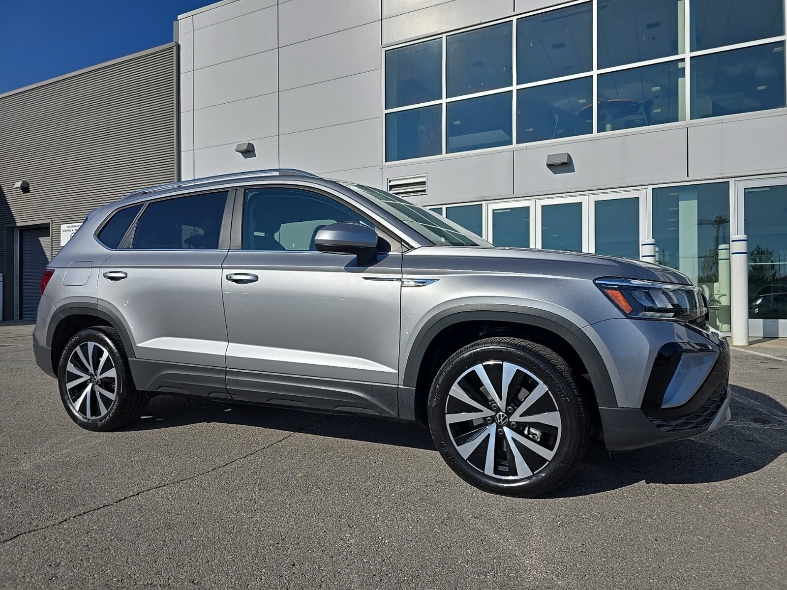 2022 Volkswagen Taos SE photo 3
