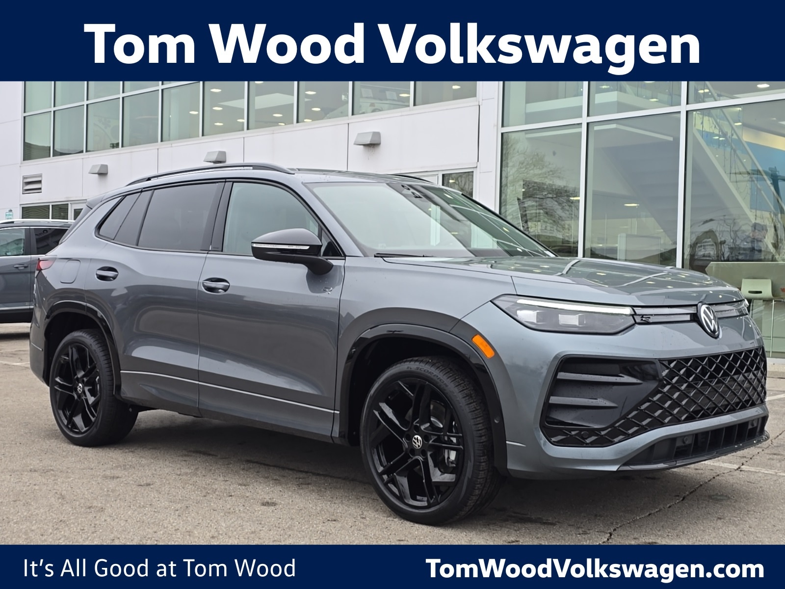 2026 Volkswagen Tiguan SE R-LINE BLACK's photo