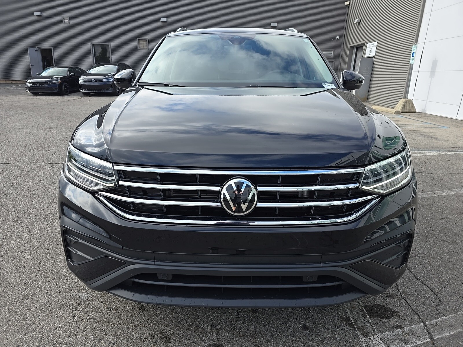 2024 Volkswagen Tiguan SE Wolfsburg Edition photo 2