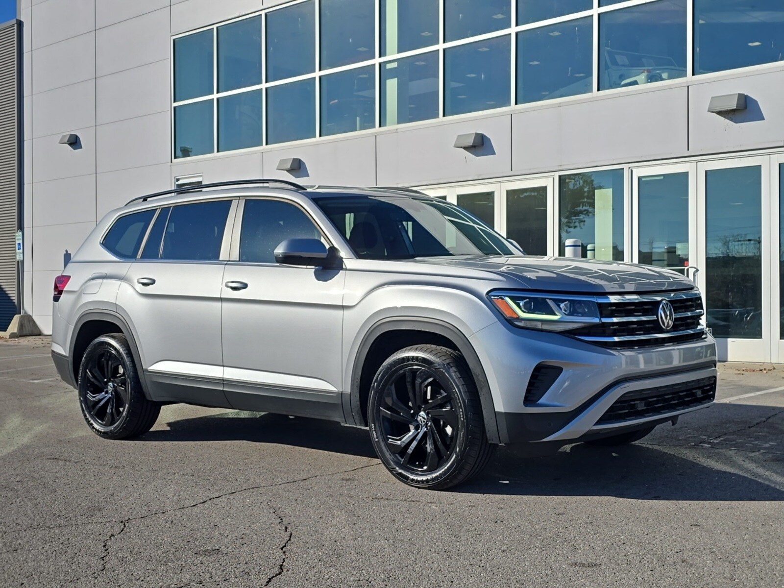 2023 Volkswagen Atlas V6 SE Technology photo 2