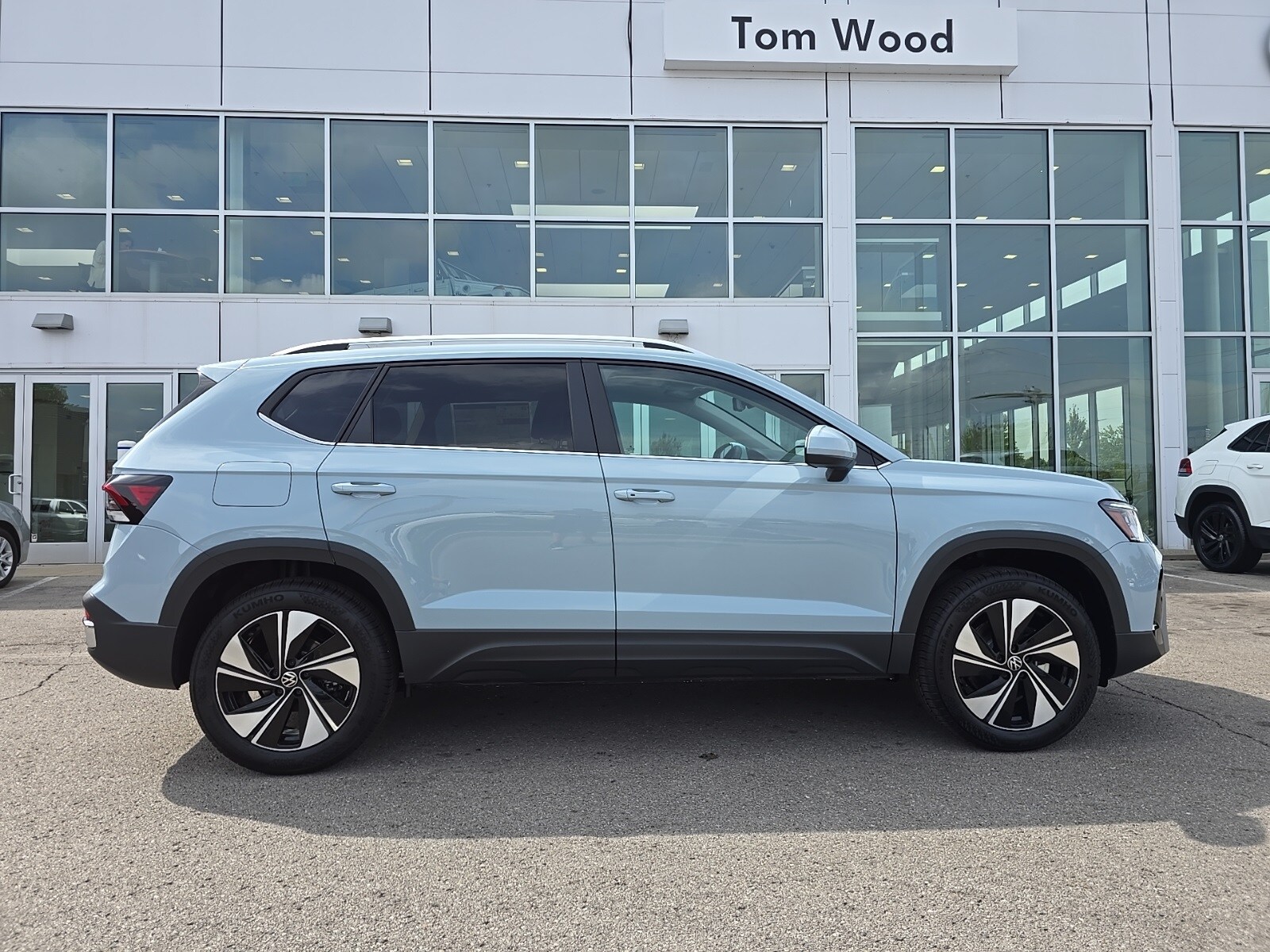 2025 Volkswagen Taos SE photo 2