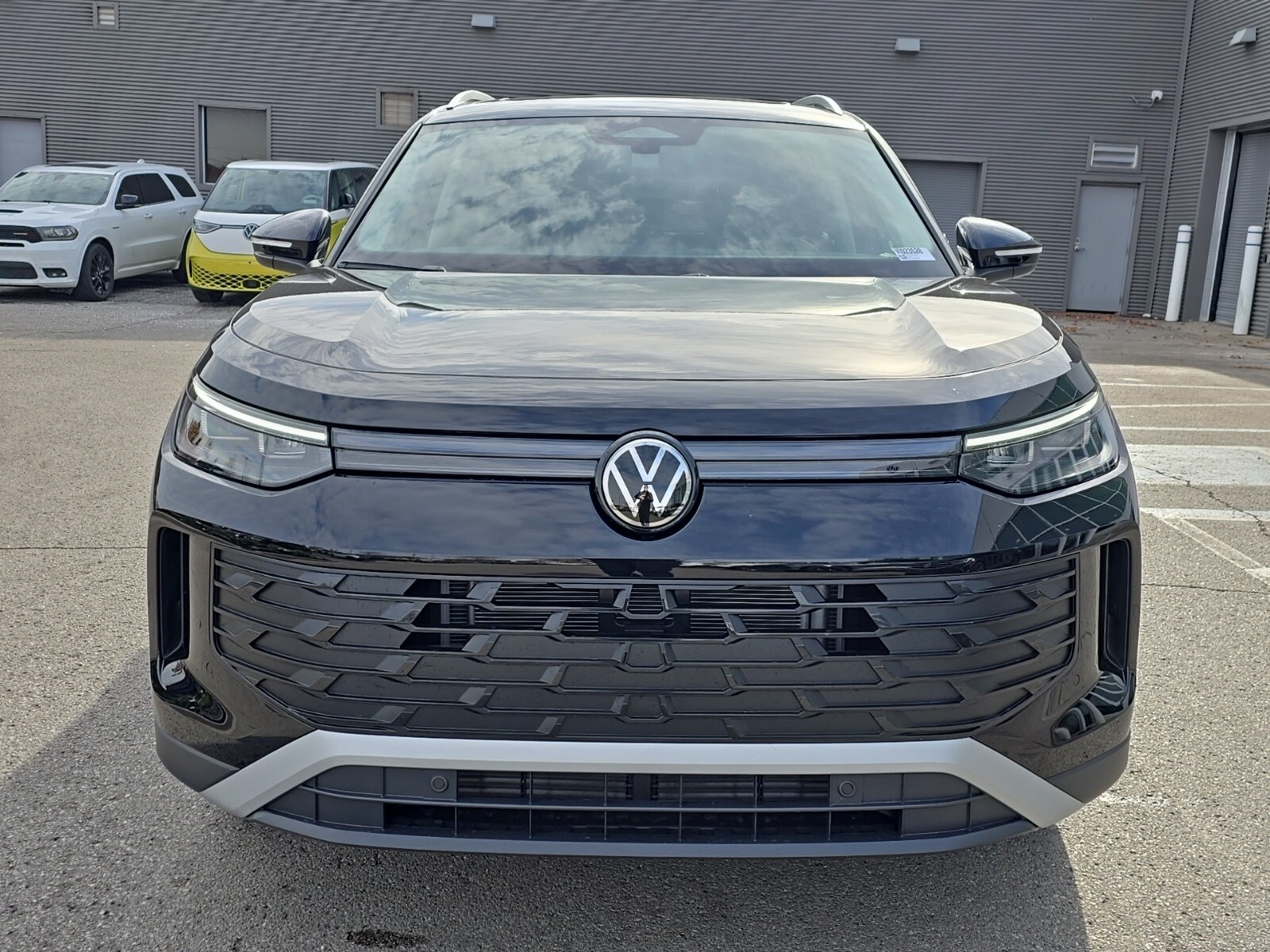 2026 Volkswagen Tiguan SE photo 2