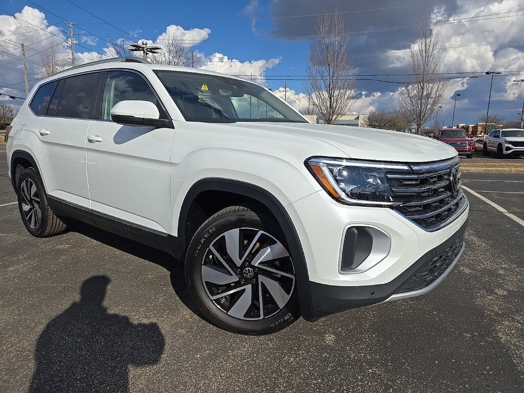 2025 Volkswagen Atlas SEL photo 4