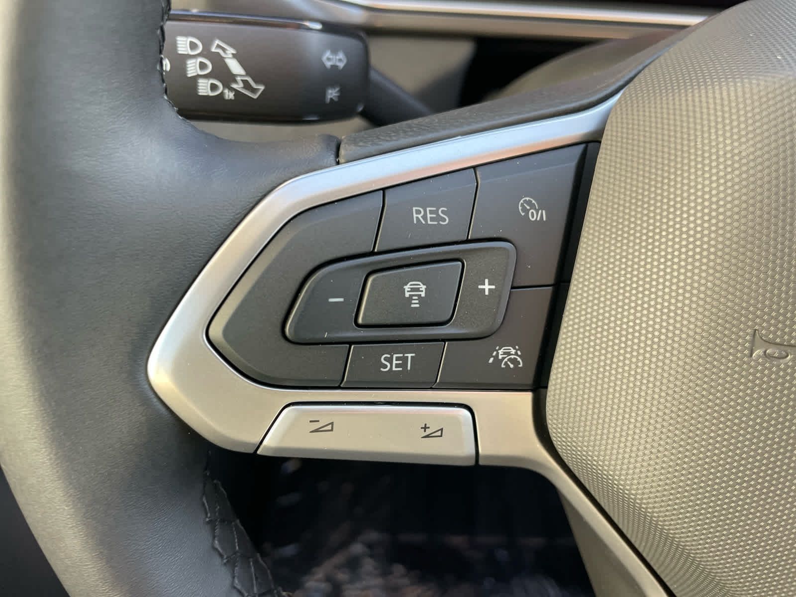 2026 Volkswagen Taos SE Black - Photo 31
