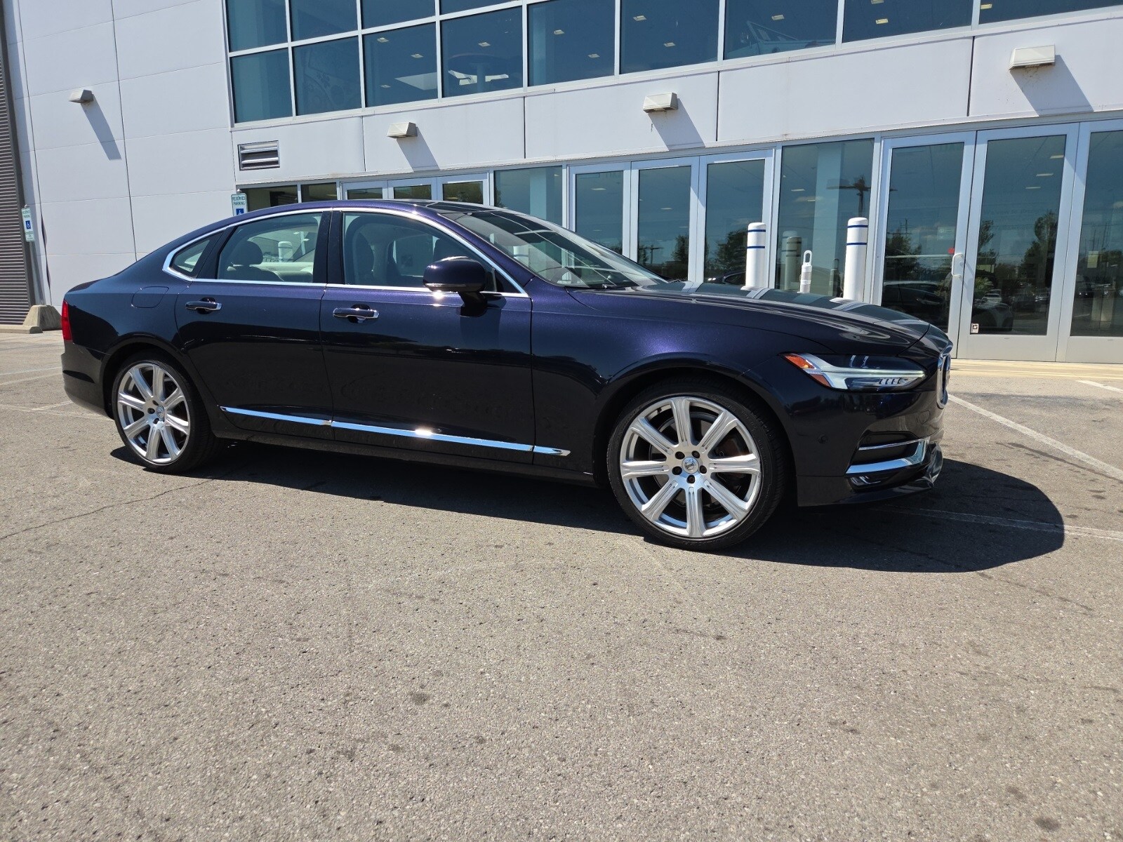 2017 Volvo S90 Inscription photo 3