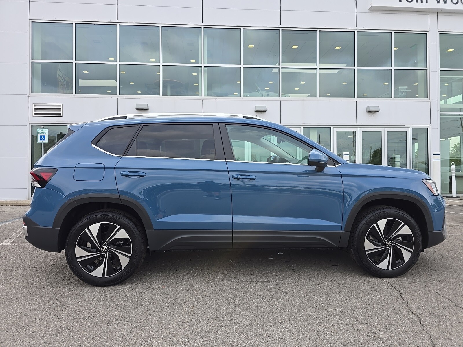2025 Volkswagen Taos SE photo 2