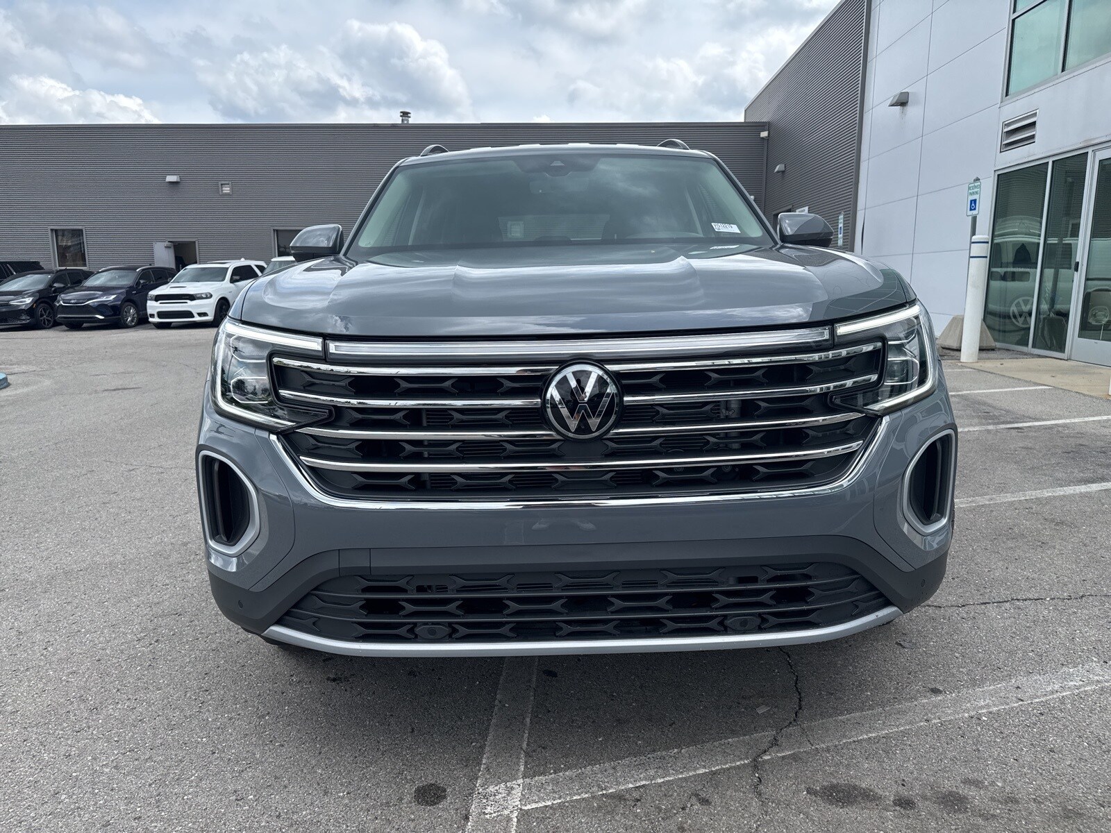 2025 Volkswagen Atlas SE Technology photo 2