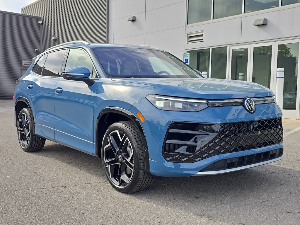 New 2026 Volkswagen Tiguan 2.0T SEL R-Line SUV