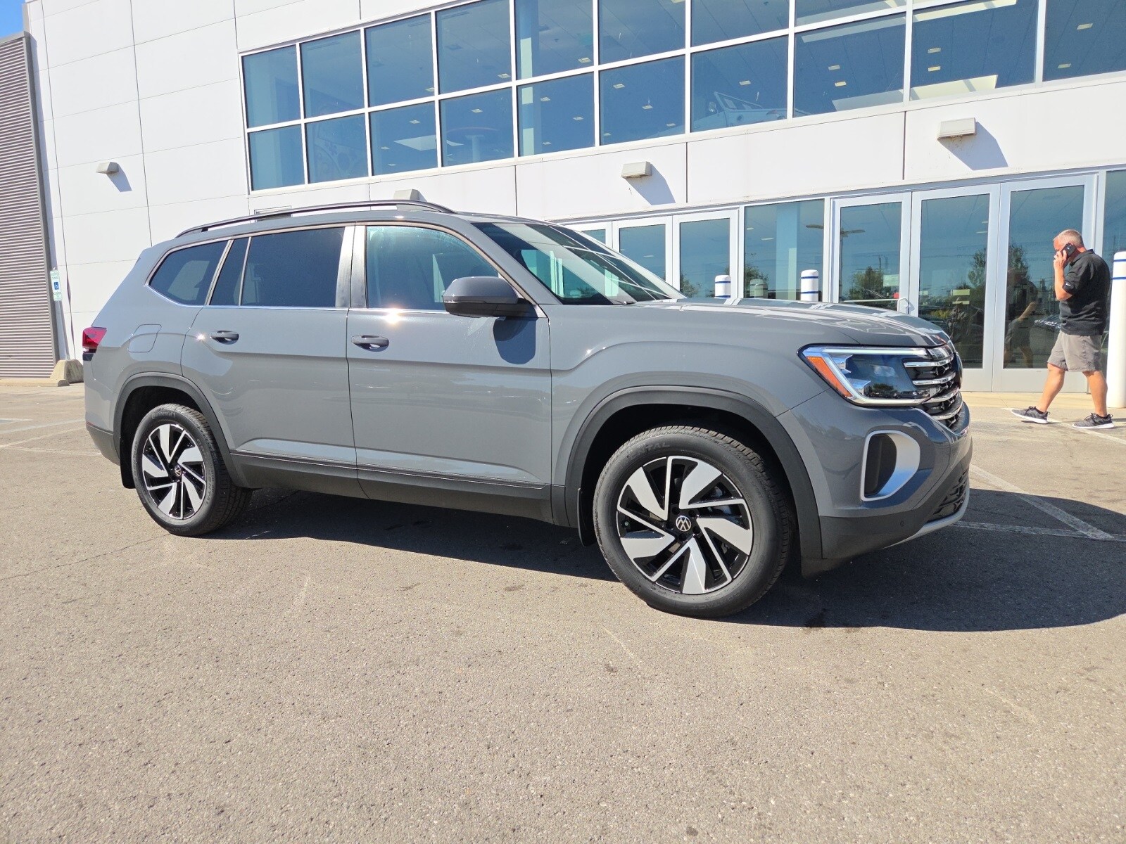 2026 Volkswagen Atlas SE Technology photo 3
