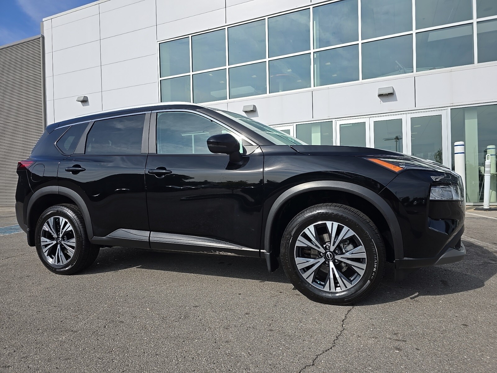 2023 Nissan Rogue SV photo 2