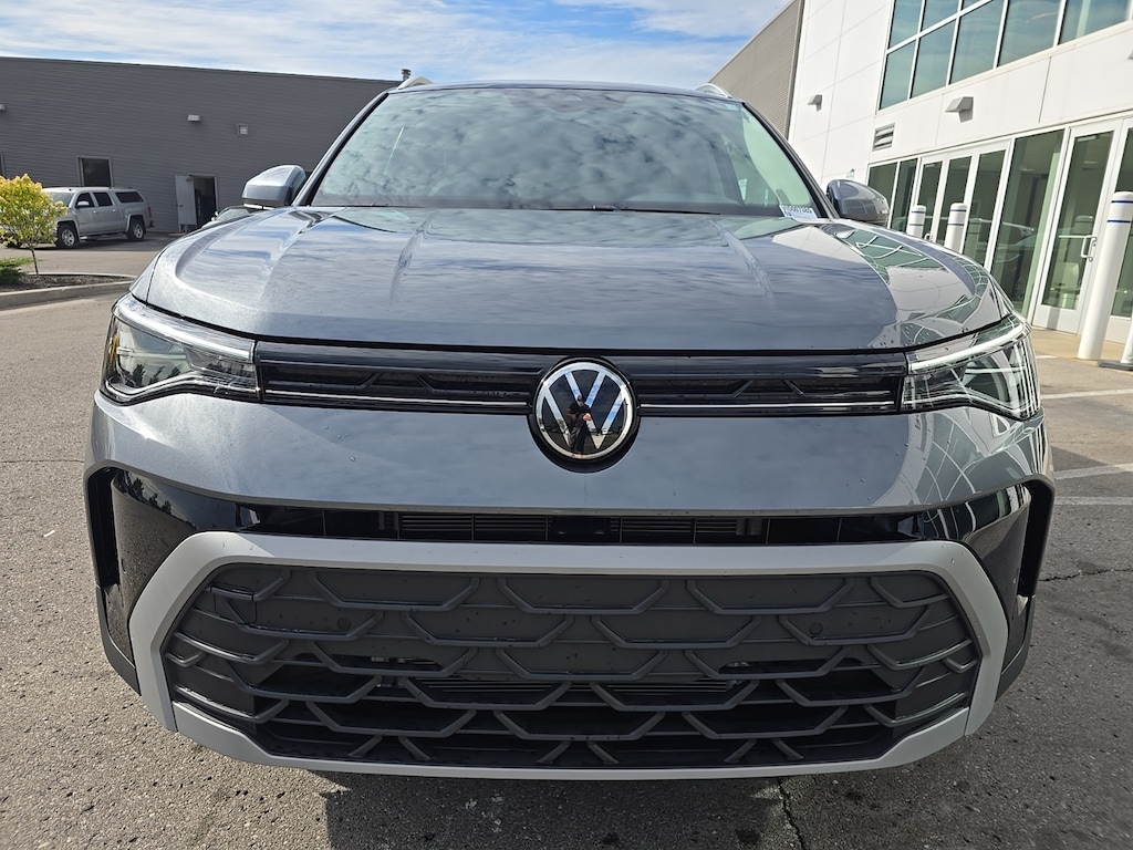 Certified 2025 Volkswagen Taos 1.5T SE SUV