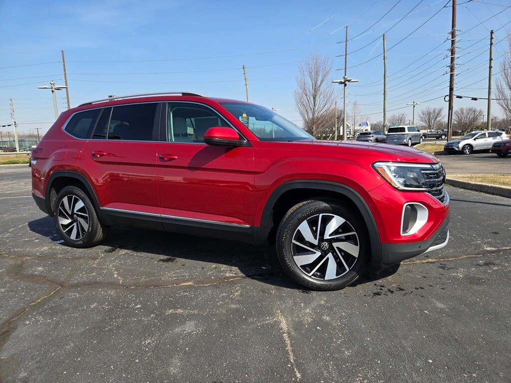 2025 Volkswagen Atlas SEL photo 2
