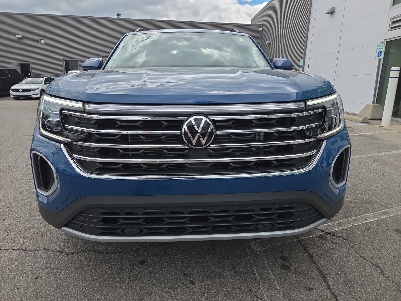 2026 Volkswagen Atlas SE photo 3