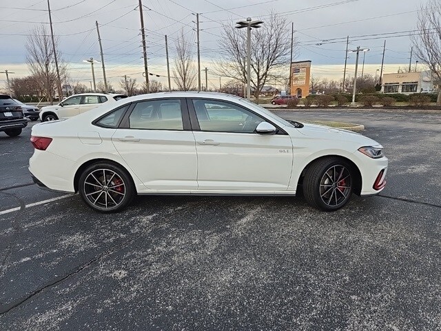 2025 Volkswagen Jetta GLI photo 2