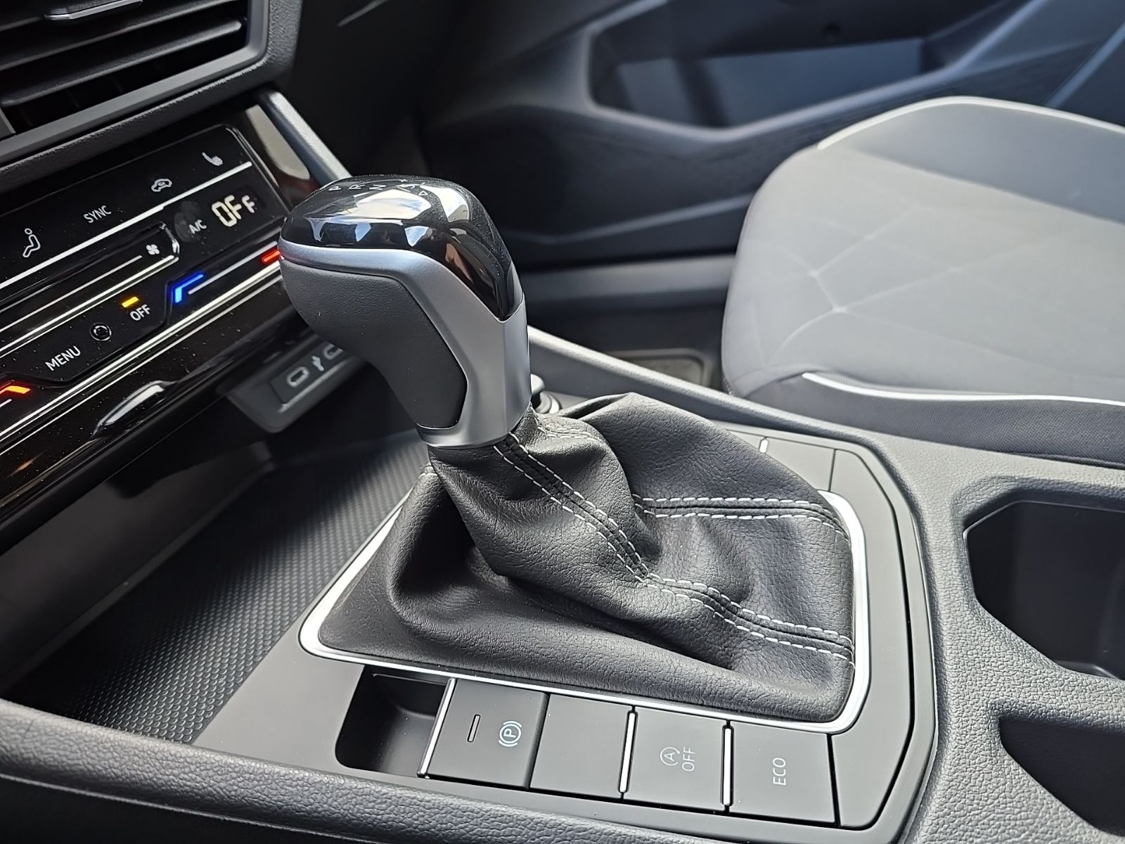 2026 Volkswagen Jetta Sport - Photo 25