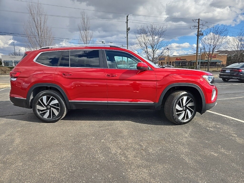 2025 Volkswagen Atlas SEL photo 3