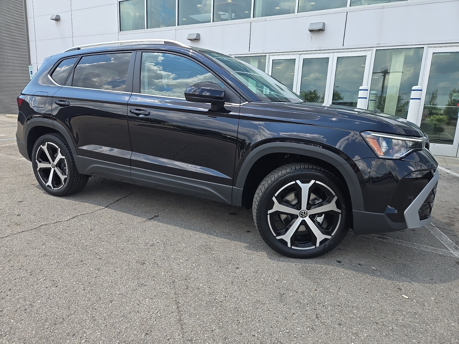 2025 Volkswagen Taos SEL photo 3