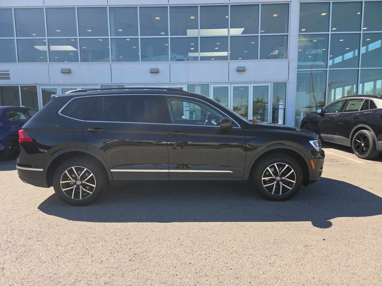 2021 Volkswagen Tiguan SE photo 2