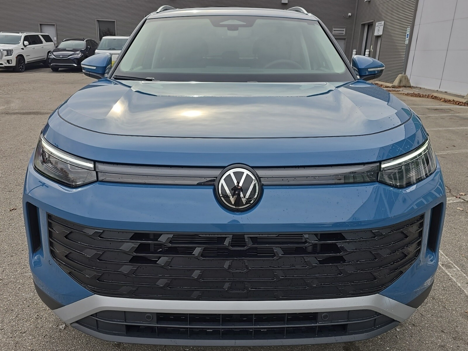 2026 Volkswagen Tiguan SE photo 3