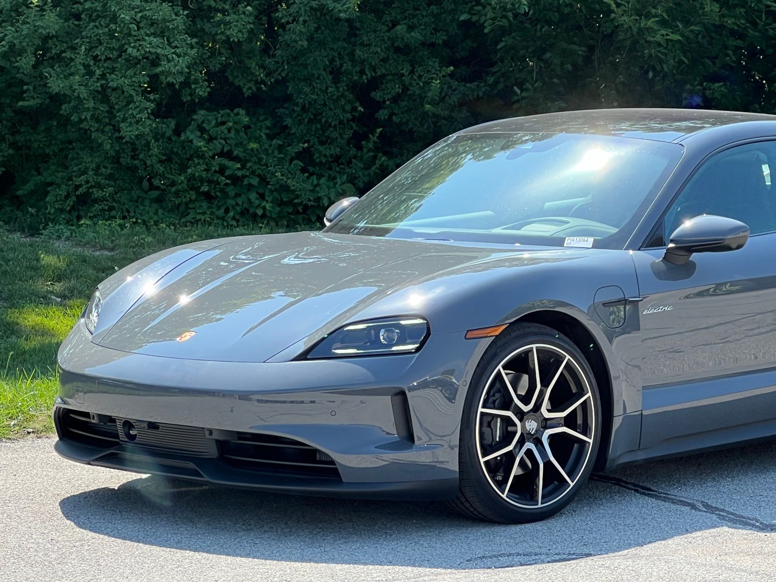 2025 Porsche Taycan Base - Photo 11