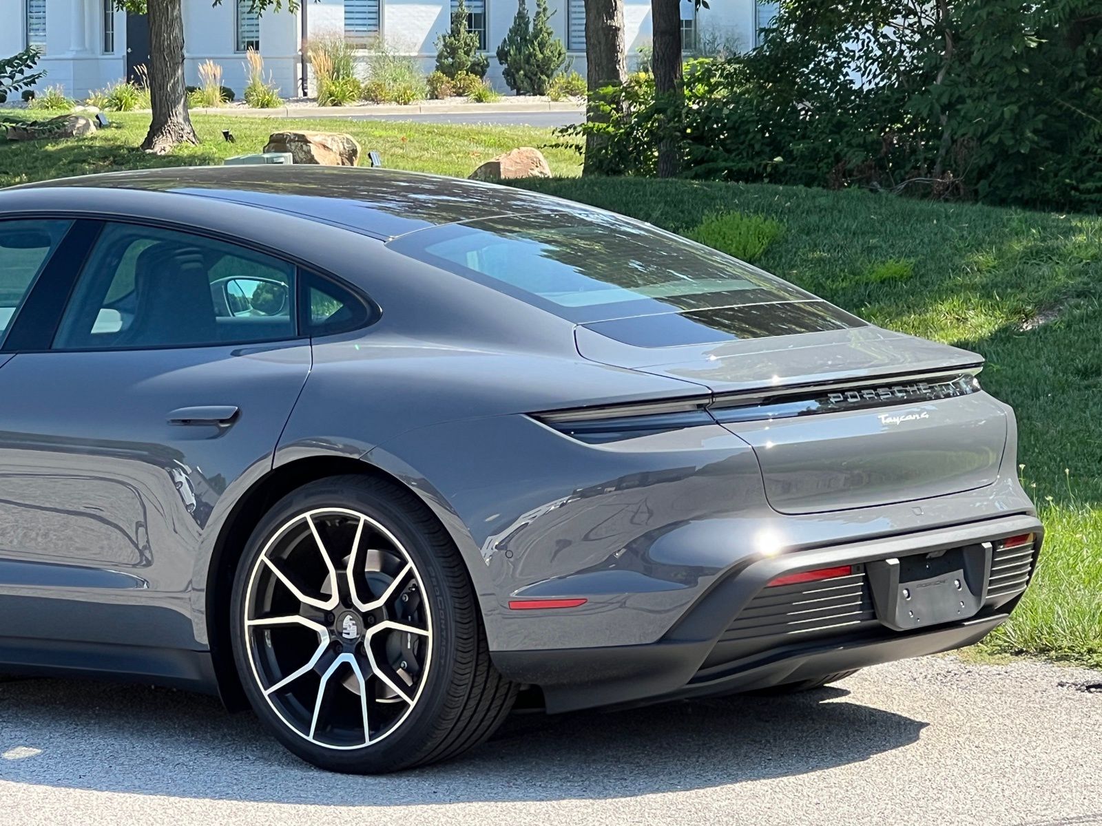 2025 Porsche Taycan Base - Photo 9