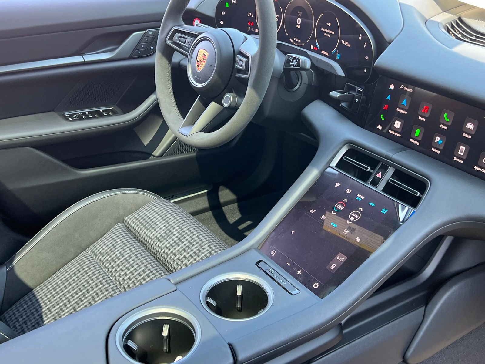 2025 Porsche Taycan Base - Photo 14