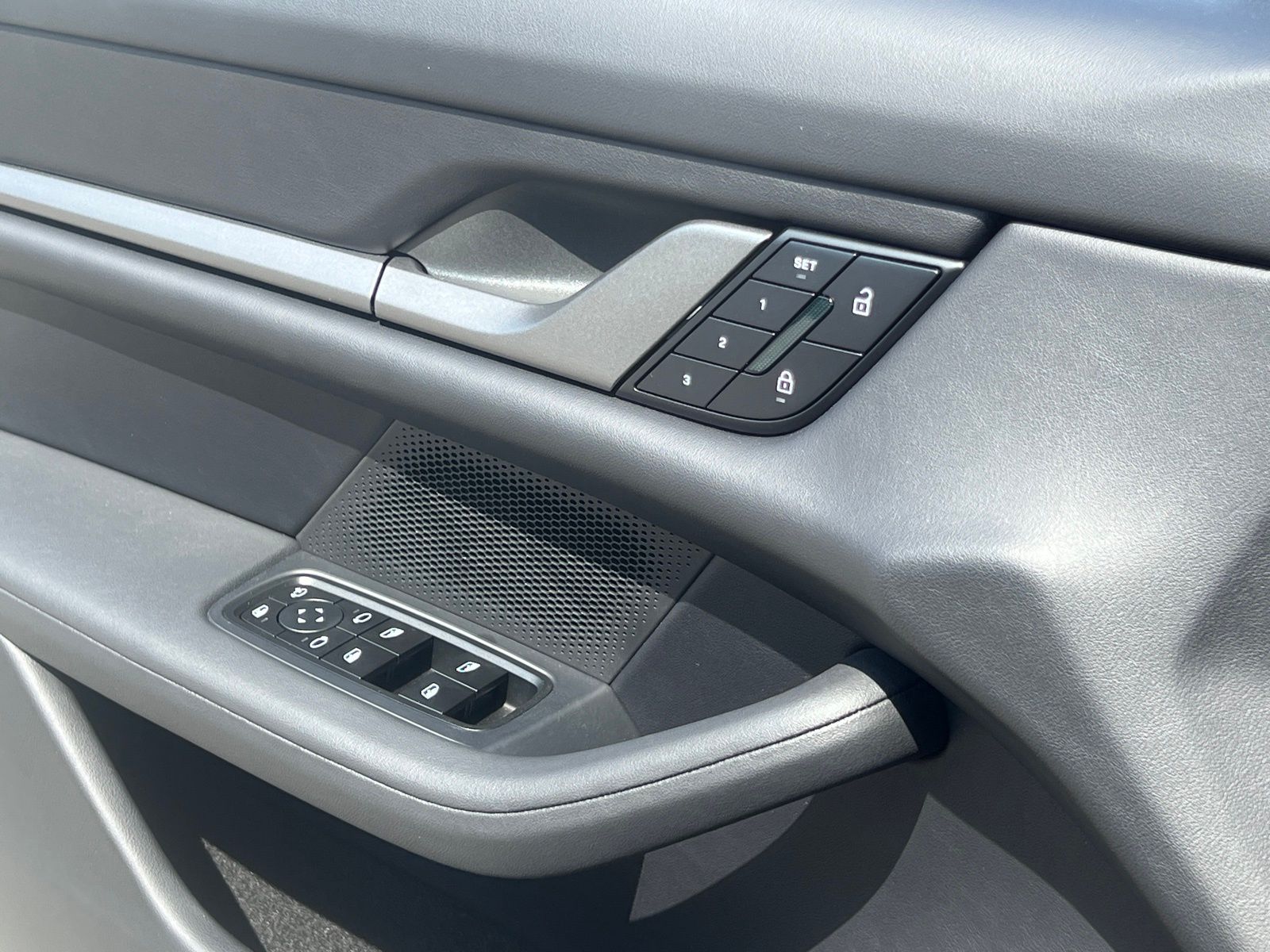 2025 Porsche Taycan Base - Photo 29