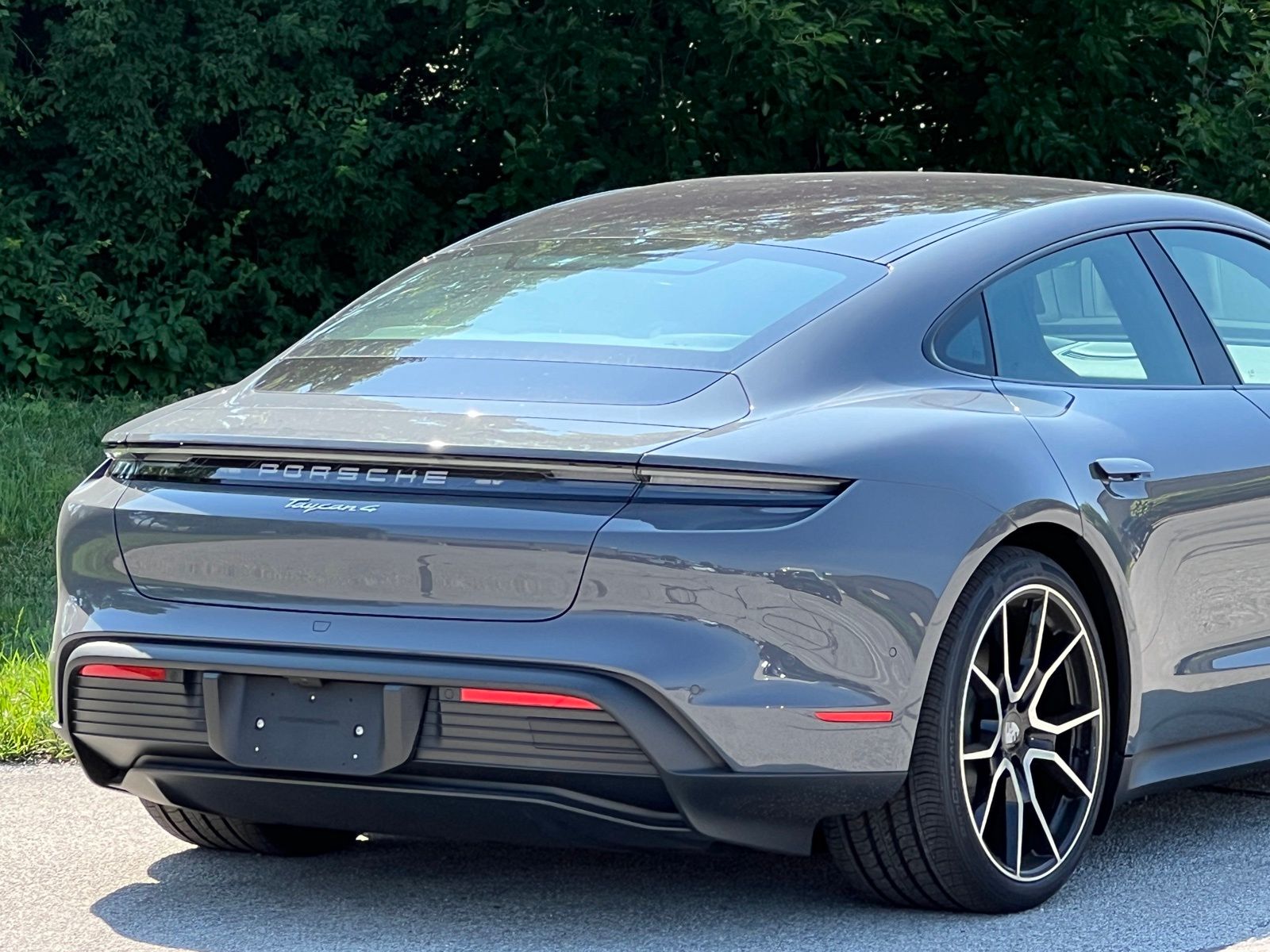 2025 Porsche Taycan Base - Photo 10